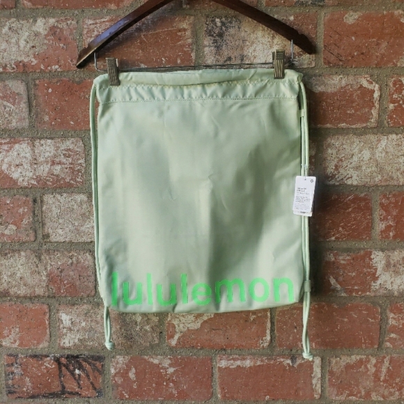 NWT Lululemon Lightweight Gym Sack Bag Backpack 13L - Picture 2 of 6